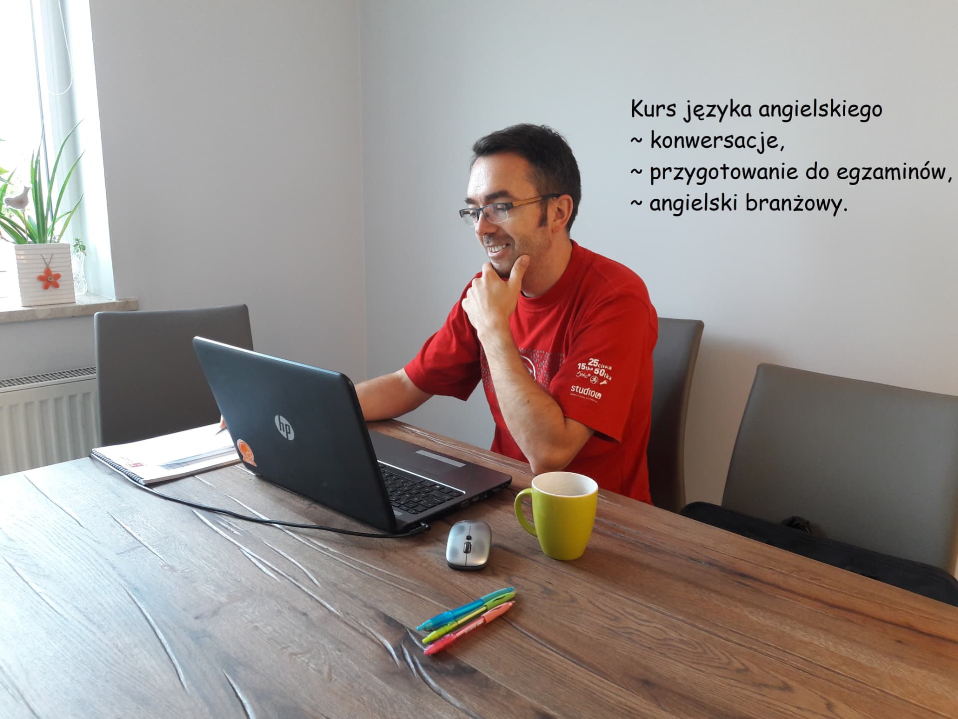 Dariusz Rup podczas lekcji języka angielskiego online